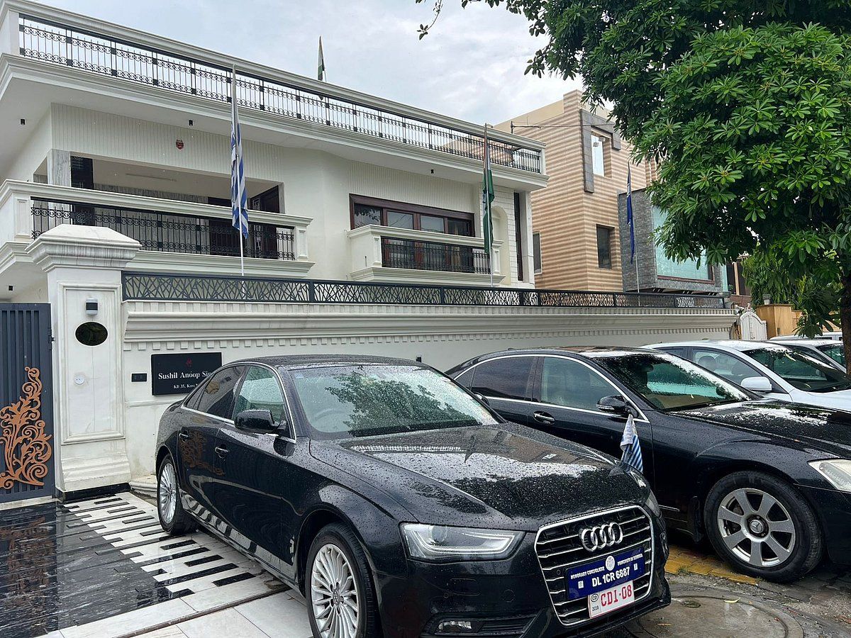 Hintli 'Westarctica Baronu'nun Dubai'de 6 Banka Hesabı Vardı, Sahte Elçilik İşletiyordu