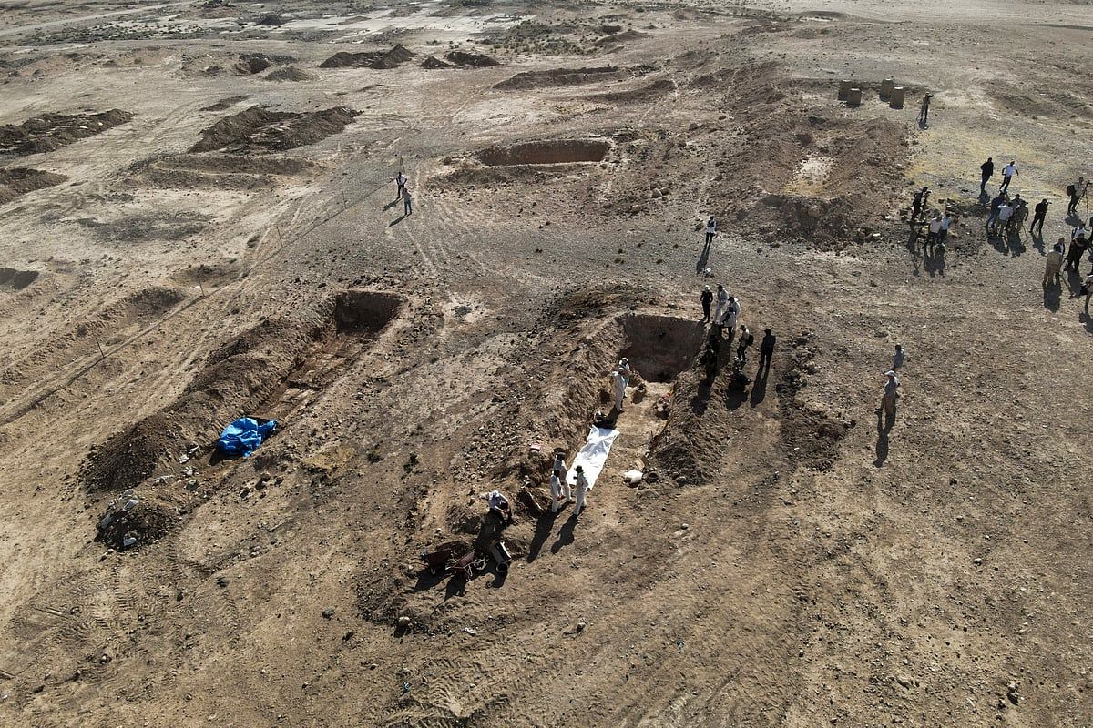 Irak, İçinde Binlerce Kişinin Bulunduğu Düşünülen Deaş'ın Toplu Mezarı Üzerinde Çalışmaya Başladı