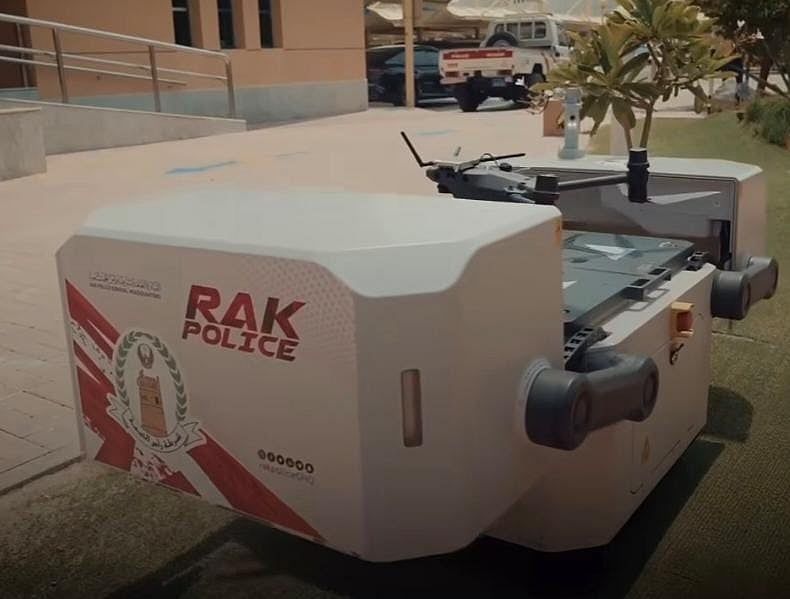 İzle: Rak Polisi Şüphelileri Yakalamak, Acil Durumlara Müdahale Etmek için Dronları Nasıl Kullanıyor?
