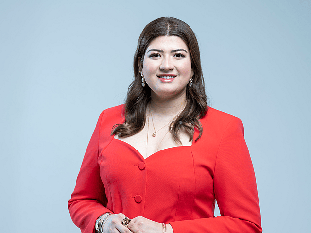 Kiara Jewellery'nin Kurucusu ve Kreatif Direktörü, Eğitimin Her Engeli Aşabileceğini Kanıtlıyor