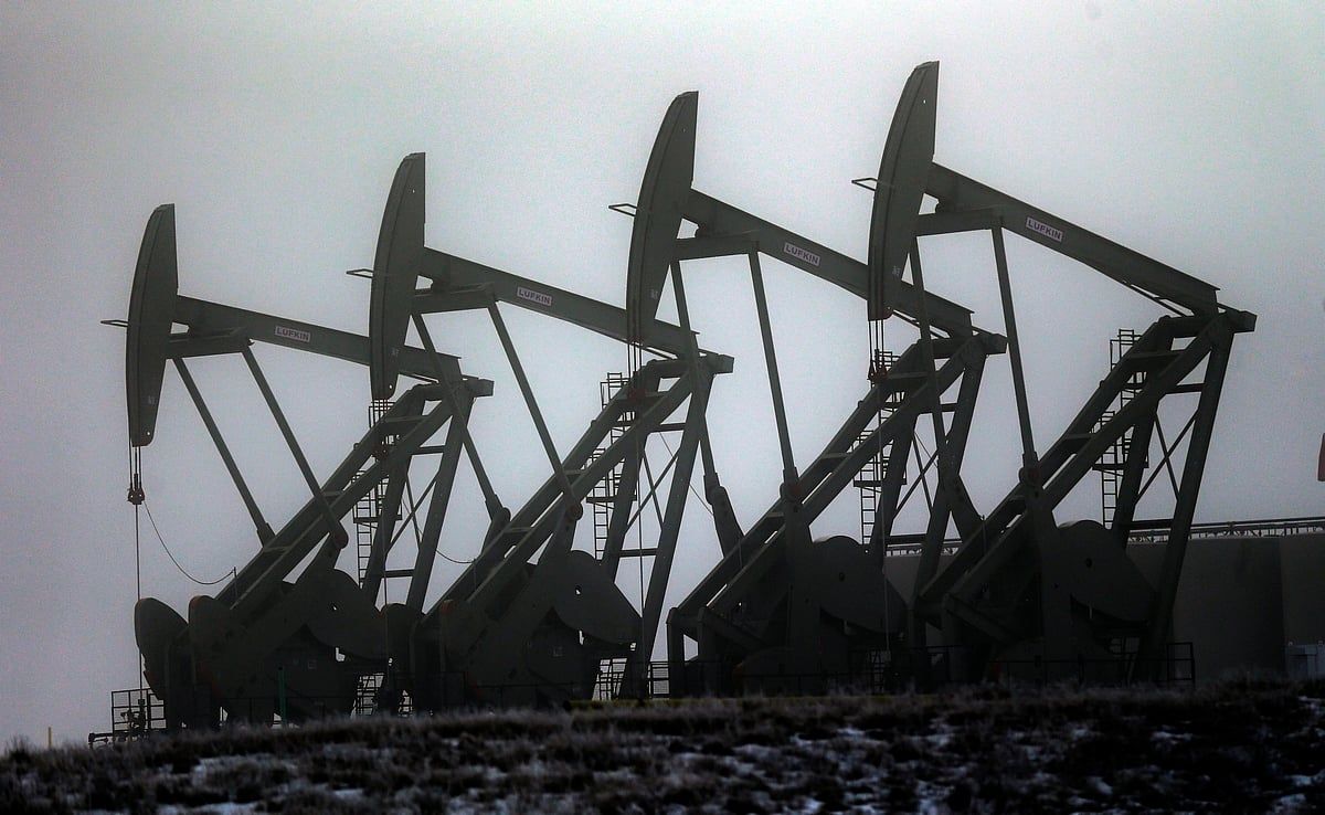 Küresel Petrol Piyasaları, Zayıf Talebin Ortasında Artan Arz Fazlalığıyla Karşı Karşıya