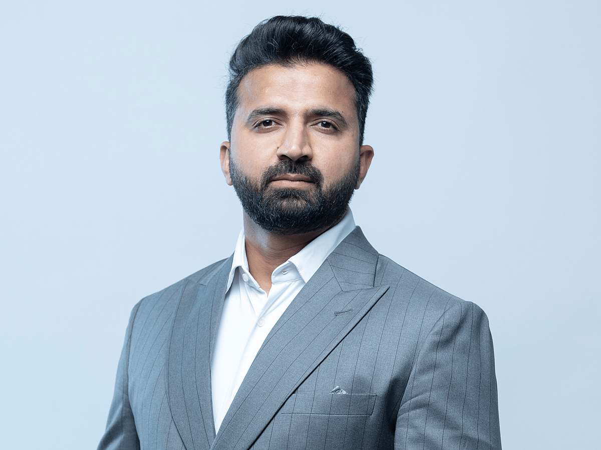 Manan Shaikh, önce Çalışarak ve Sonra Liderlik Ederek işinde Üstündür