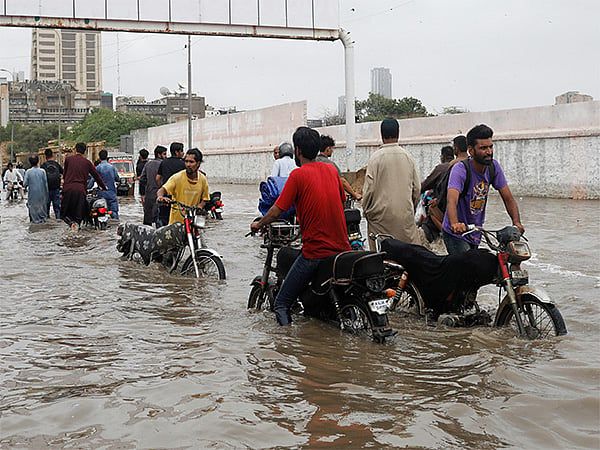Pakistan Musonunda Ölü Sayısı 302'ye Yükseldi, Sel Uyarısı Yapıldı