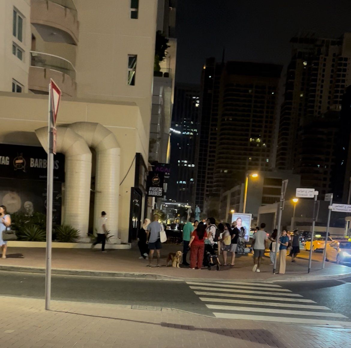 Sabahın Erken Saatlerinde Çıkan Dubai Marina Binası Yangını Kontrol Altına Alındı