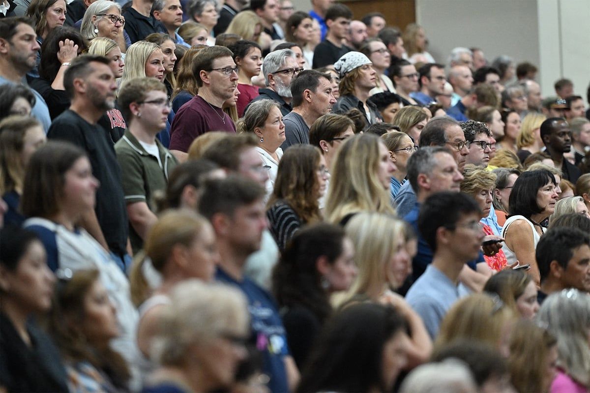 Tetikçi Kilisede iki Minneapolis Okul Çocuğunu Öldürdü, 17 kişiyi Yaraladı