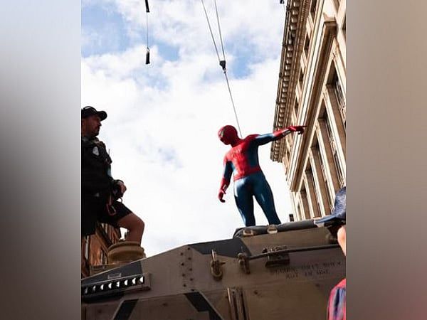 Tom Holland 'Örümcek Adam: Yepyeni Gün' Çekimine Başladı