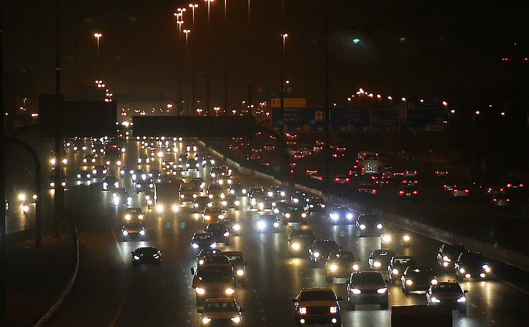 Trafik Uyarısı: Dubai Polisi, Şeyh Zayed Yolu'ndaki Sharjah'a Doğru Kaza Konusunda Uyardı