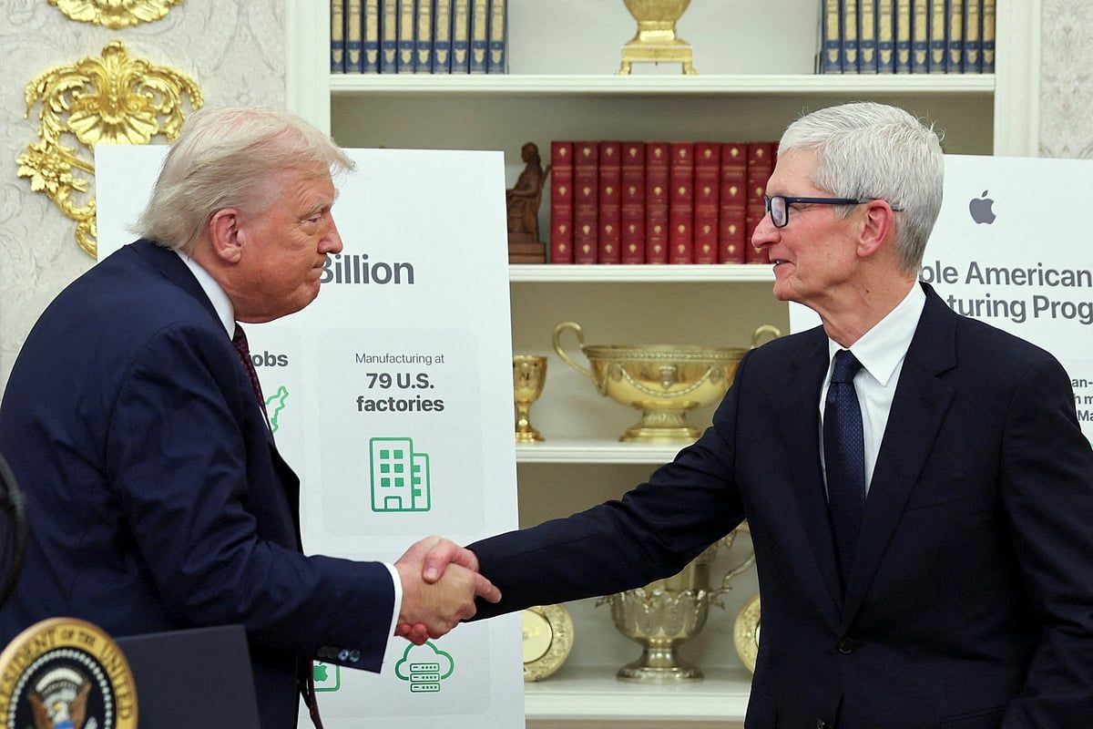 Trump, Apple'dan 100 Milyar Dolarlık Yeni Yatırım Taahhüdünü Açıkladı
