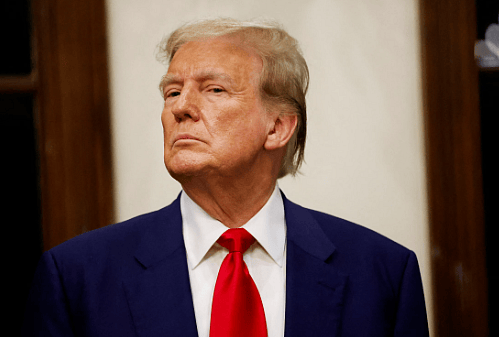 Trump, İstifa Etmezse Fed'in Lisa Cook'unu, Tahtadaki ilk Siyah Kadını Kovacağını Söyledi
