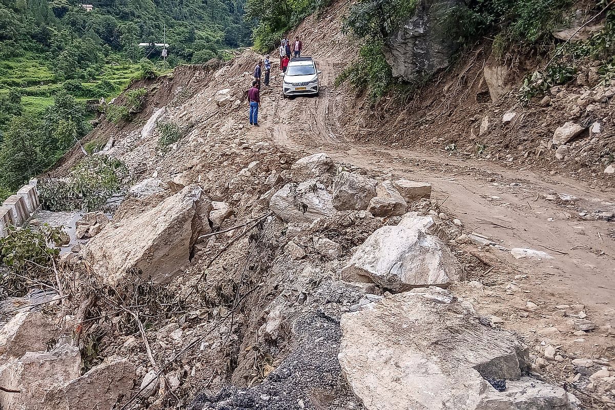 Yetkililer, Hindistan Himalaya Selinin Ölü Sayısının En Az 70 Olacağını Söylüyor