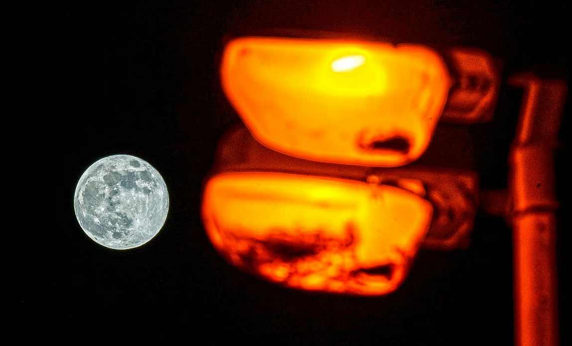 2025'in Son 3 Ayında BAE Gökyüzünü Aydınlatacak 3 Süper Ay, Meteor Yağmuru