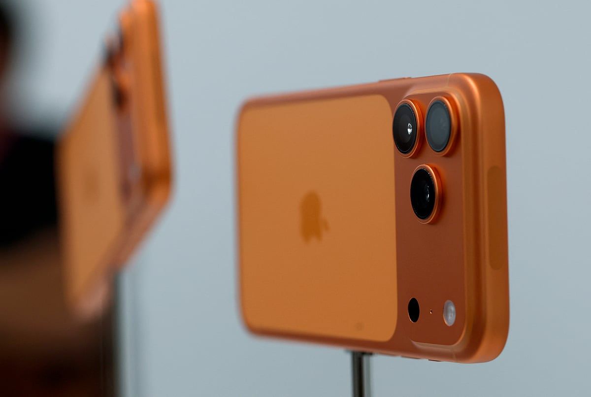 6.000 Dh'den 12.000 Dh'ye: Bazı BAE Hayranları 1. Günde İphone 17 için İki Kat Ödemeye Hazır