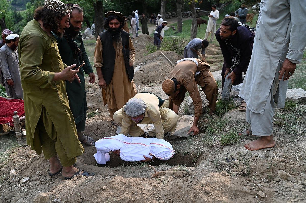 Afganistan'daki Deprem 800'ü Öldürdü; BAE Kurtarma Ekipleri ve Acil Yardım Gönderdi