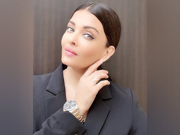 Aishwarya Rai Bachchan, Kimliğinin Hileli Kullanımı Nedeniyle Delhi Yüksek Mahkemesini Harekete Geçirdi, Resimler