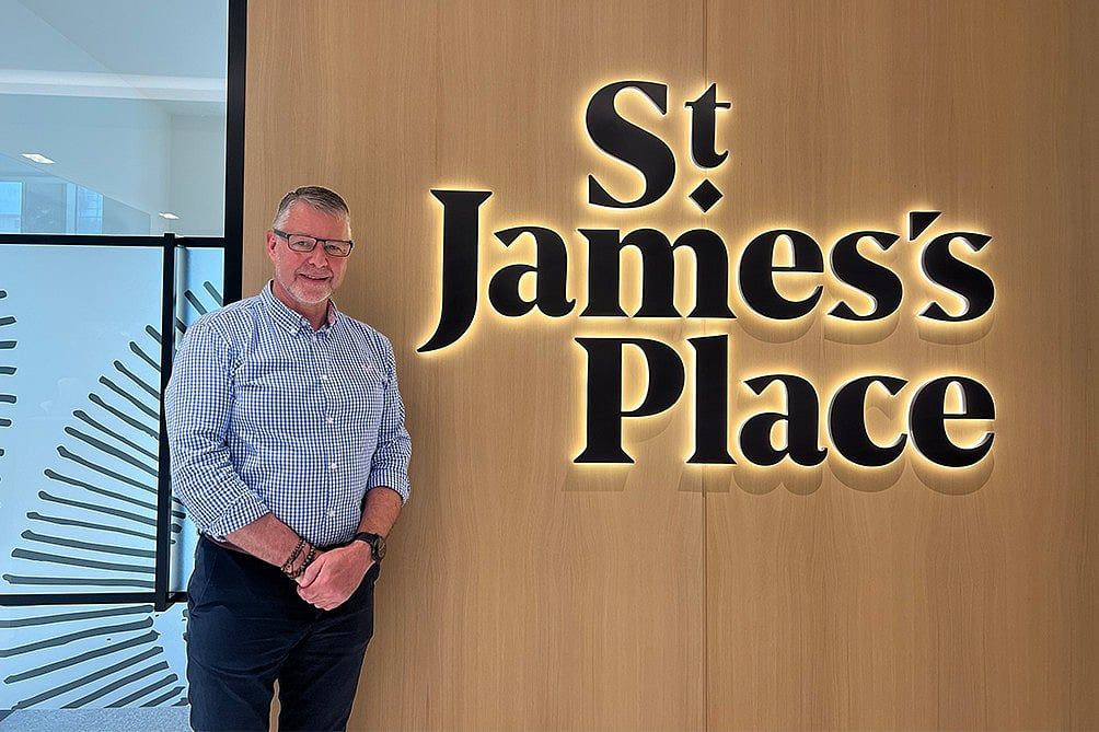 Alastair Buchan, St. James'in Yeri: BAE için İskoçya'yı Değiştirmek
