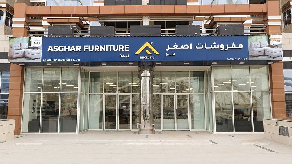 Asghar Furniture, BAE genelinde 47 Yıllık Ev ve Misafirperverlik Alanlarını Kutluyor