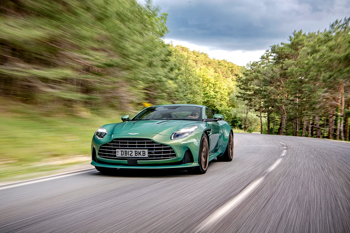 Aston Martin, Dünyanın İlk 'Süper Turisti' Db12'yi Tanıttı