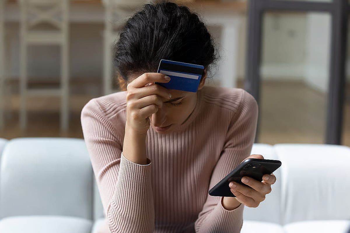 BAE Bankaları Otp'leri Aşamalı Olarak Kaldırıyor: Sakinler için Ne Anlama Geliyor