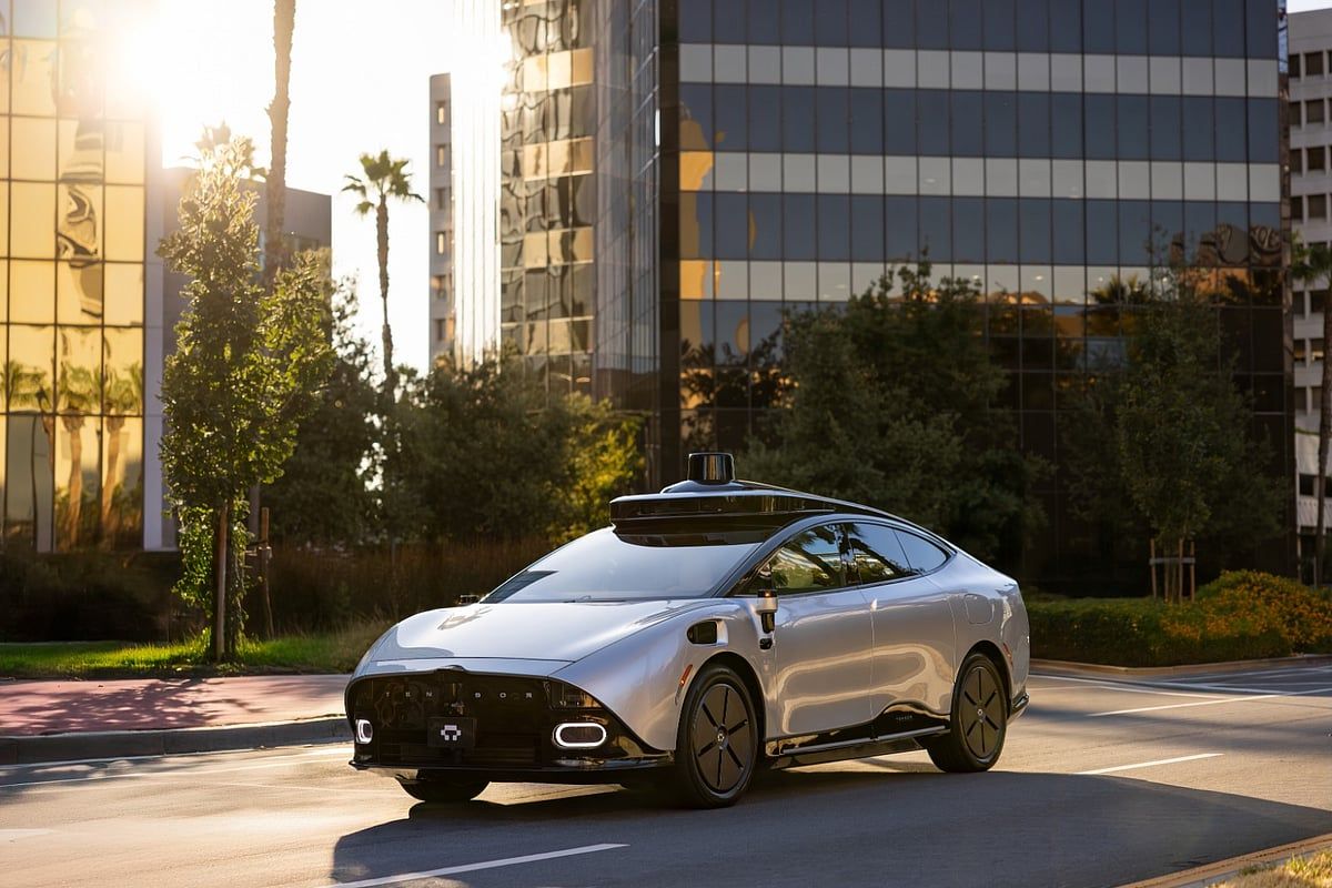 BAE: Dünyanın İlk Kişisel Sürücüsüz Robocar'ı Dubai'ye Geldi