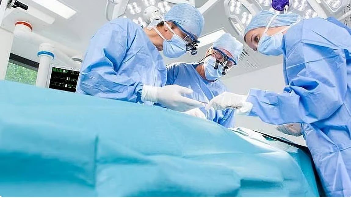 BAE: Geleceğin Hastanelerinde Robot Cerrahlar, Yapay Zeka Kameraları Olacak, Diyor Uzman