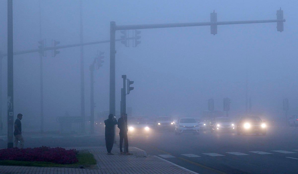 BAE Hava Durumu: Sis Devam Ederken Üst Üste ikinci Gün için Kırmızı Alarm Verildi
