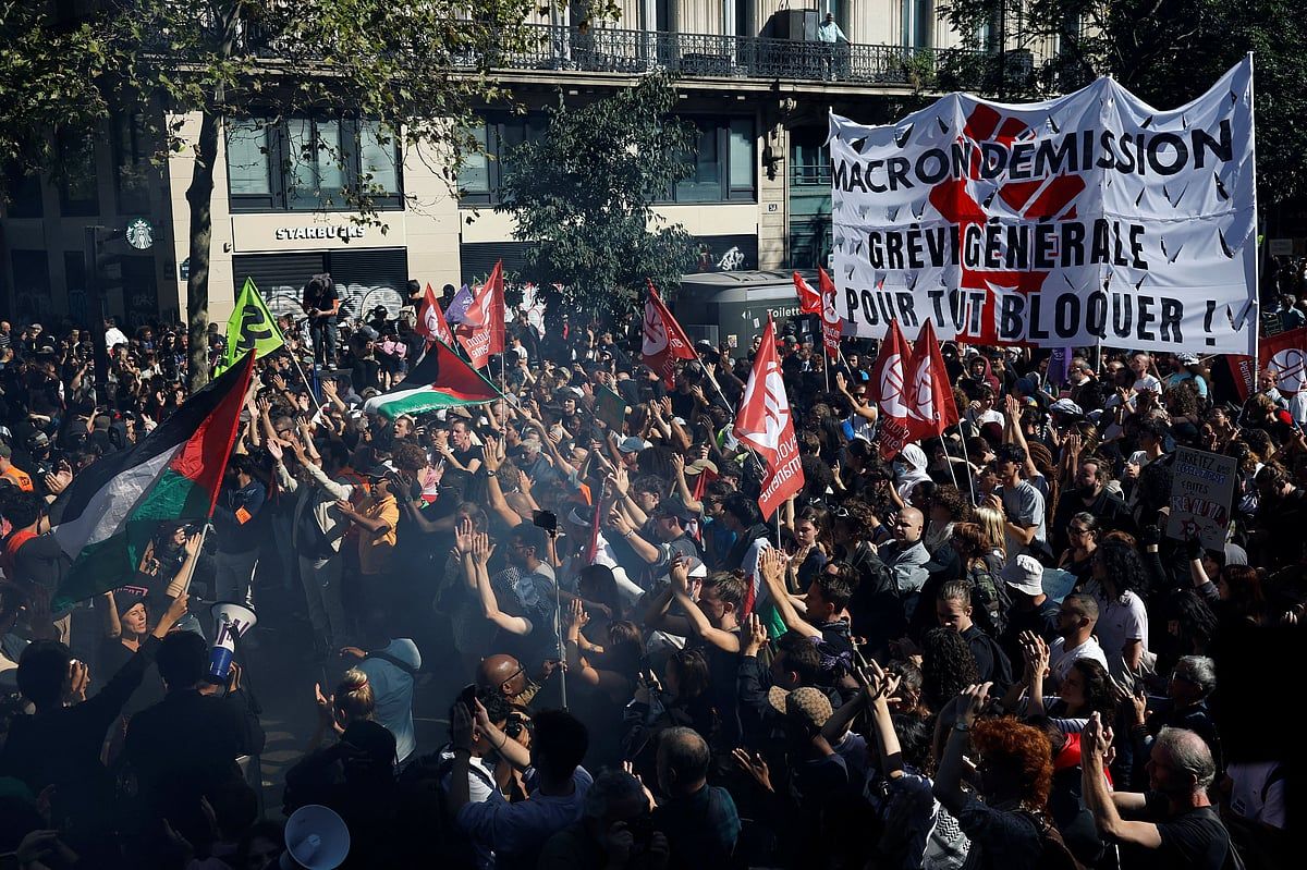Bakın: Fransa'da Bütçe Kesintilerine Karşı Bir Milyondan Fazla Protesto Olarak Çatışmalar, Aksamalar