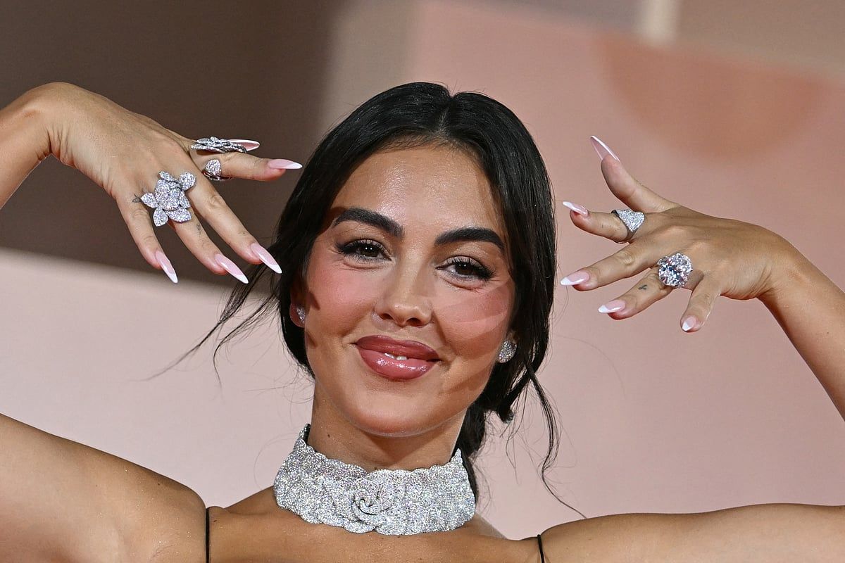 Bakın: Georgina Rodriguez, Venedik Film Festivali'nde 37 Ayar Nişan Yüzüğüyle Şaşkına Döndü