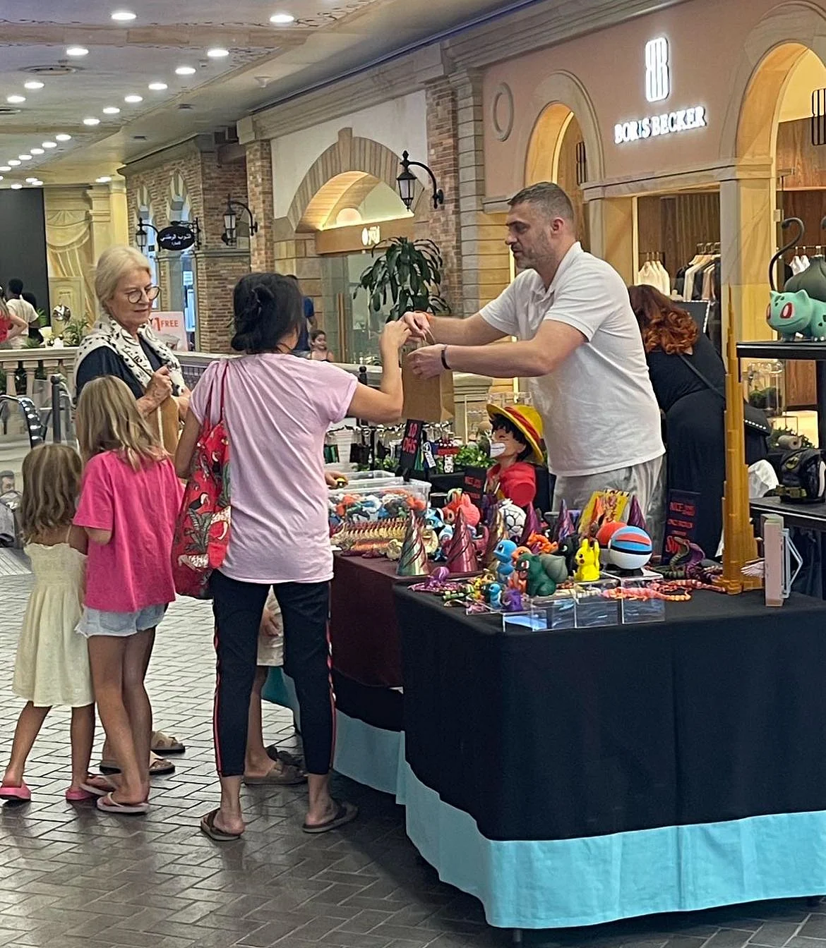 Bu Dubai Pazarı, Girişimcilerin El Yapımı El Sanatlarını Başarılı işletmelere Dönüştürmelerine Nasıl Yardımcı Oluyor?