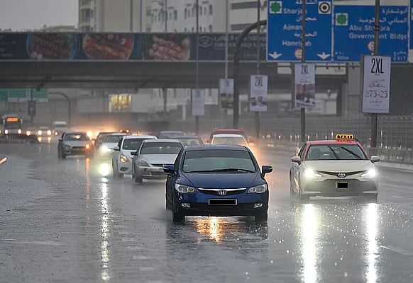 Değişen Hava Koşullarının Ortasında Dolu, Gök Gürültüsü ve Yağmurlar Cuma Gününe Kadar BAE'yi Vuracak