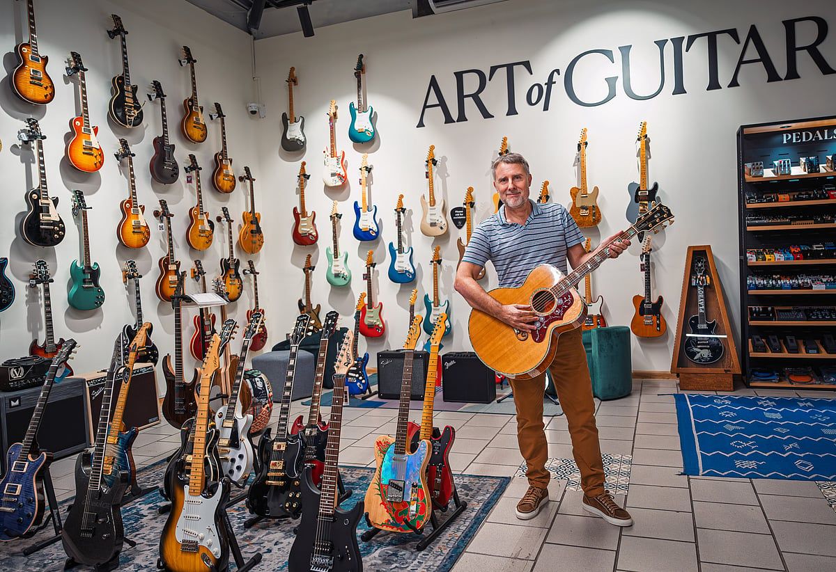 Dh500.000'e Karşı Dh5.000 Gitar: Hangisi Daha İyi Geliyor? Dubai'de bir Gitar Dükkanı öğrenmenize Yardımcı Olabilir