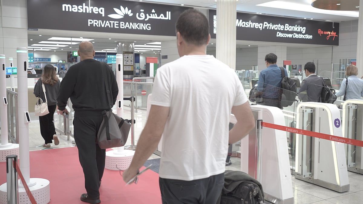 Dubai, Dxb Terminal 3'te 'Kırmızı Halı' Akıllı Koridorunu Genişletiyor; Saniyeler İçinde Göç