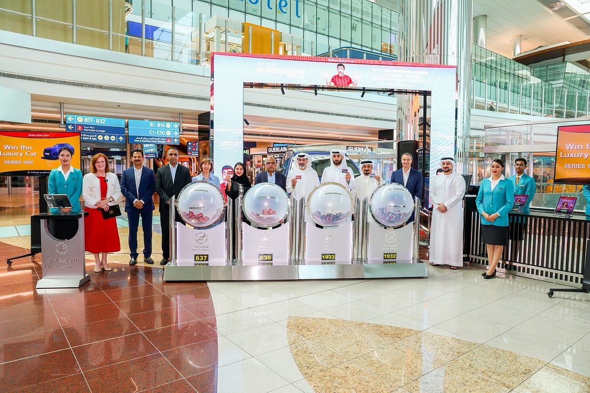 Dubai: Filipinli ve Hintli Gurbetçilerin Her Biri Duty Free Çekilişinde 1 Milyon Dolar Kazanıyor