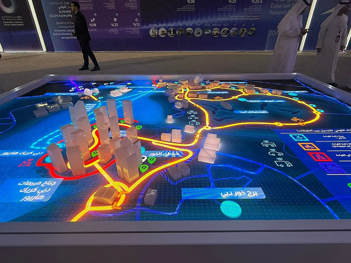 Dubai, Kara ve Su Yolculuğu için 15 Km'lik Yeni Kendi Kendine Sürüş Bölgesini Açıkladı