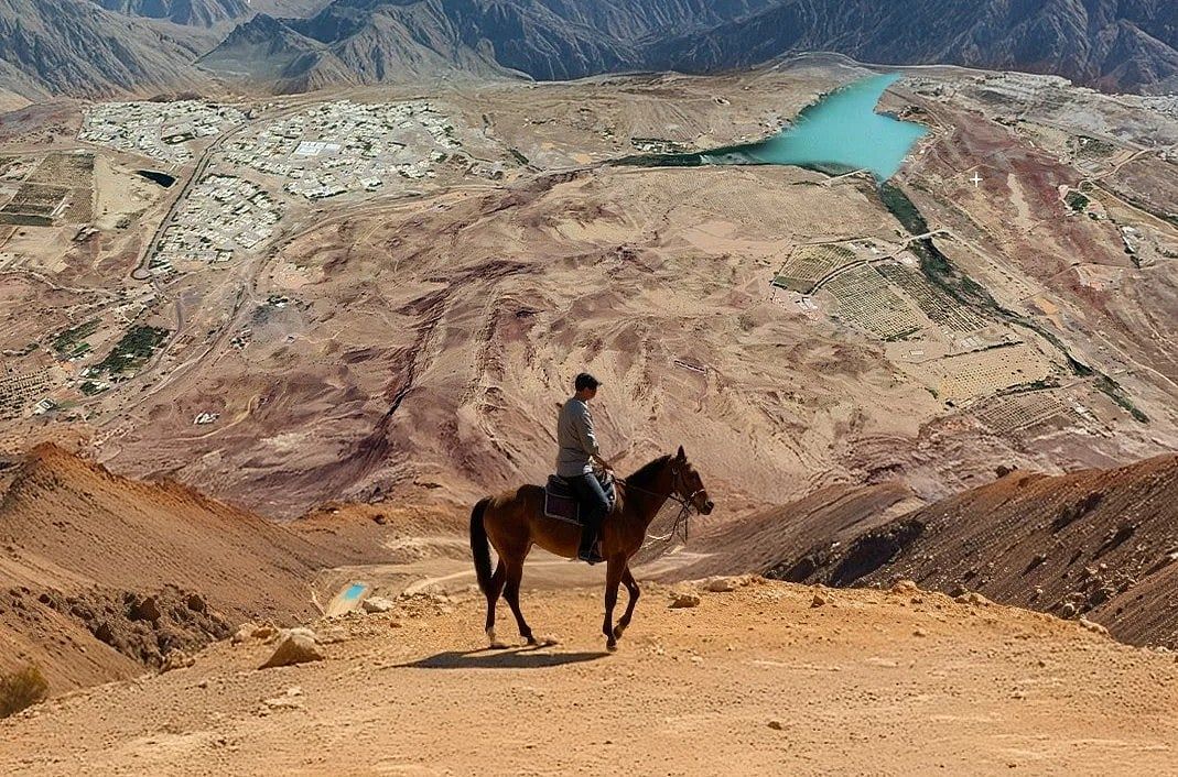 Dubai, Turizmi Artırmak için Hatta'da ilk Kum Binicilik Parkurunu Başlattı
