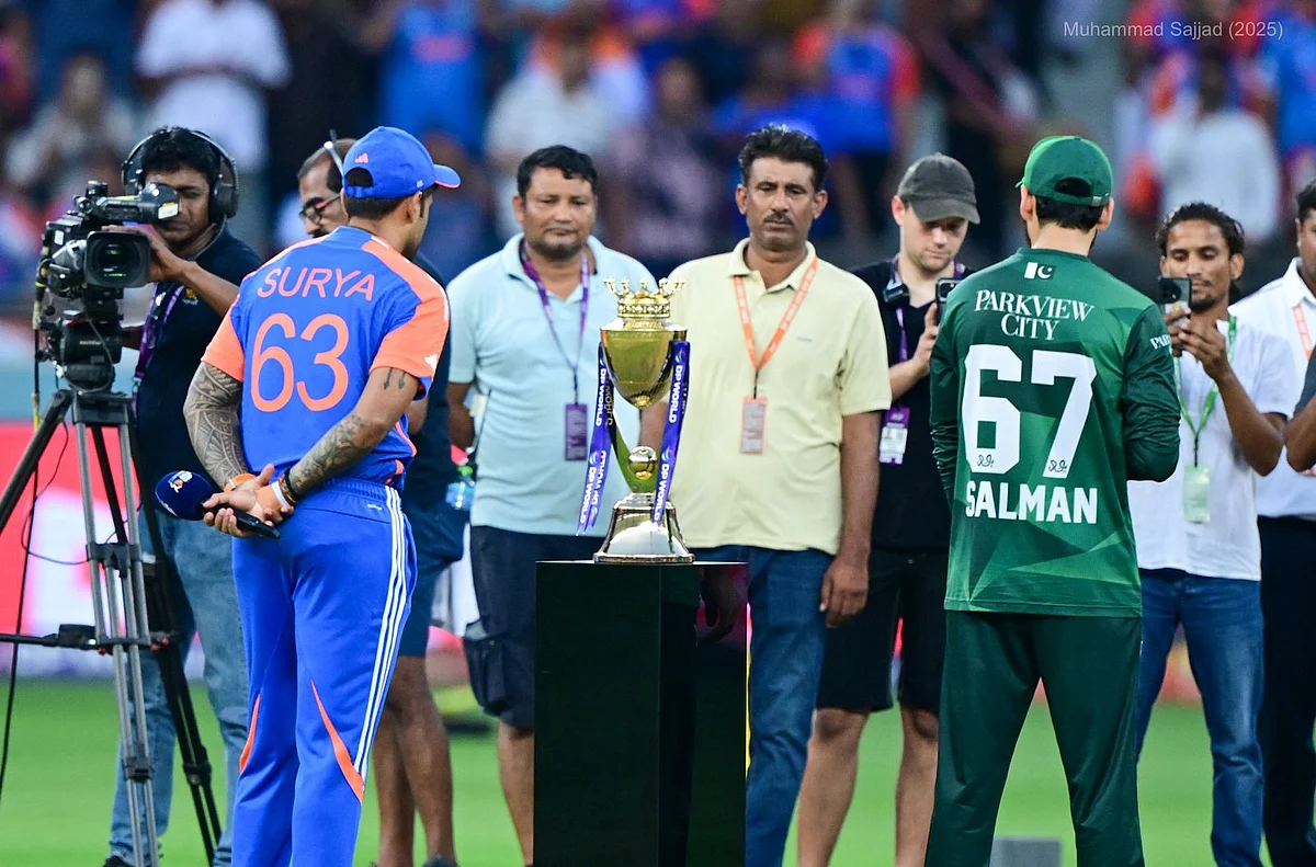 Dubai'de Asya Kupası Finali: Hindistan Bowl'u Seçti; Oyuncu Xı Ortaya Çıktı