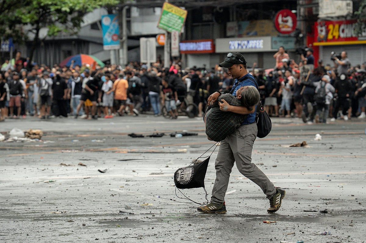 Filipin Yolsuzlukla Mücadele Protesto Çatışmalarının Ardından Tutuklama Sayısı Artıyor