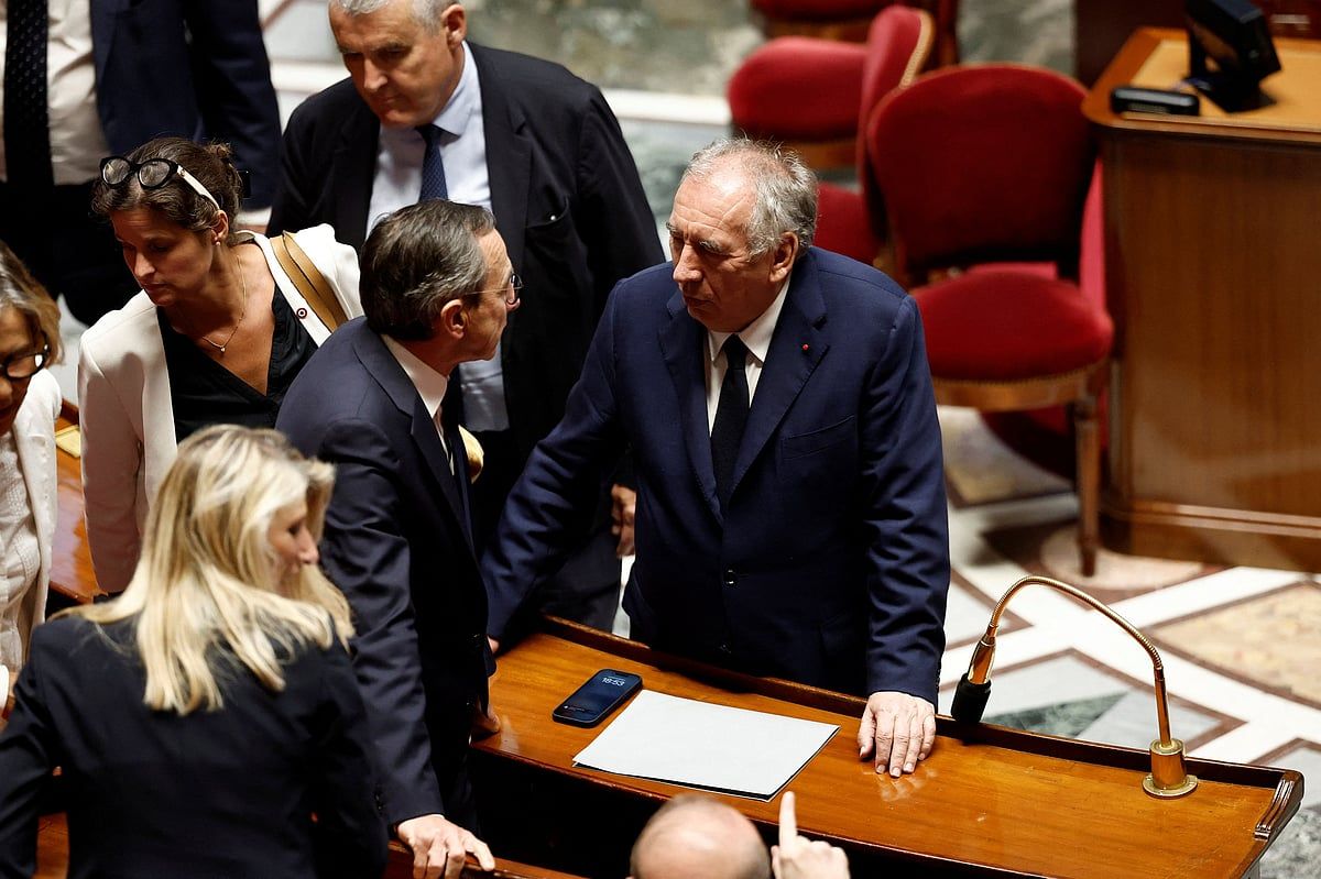 Fransa Parlamentosu, Siyasi Krizi Derinleştirerek Başbakanı Devirmek için Oy Kullandı