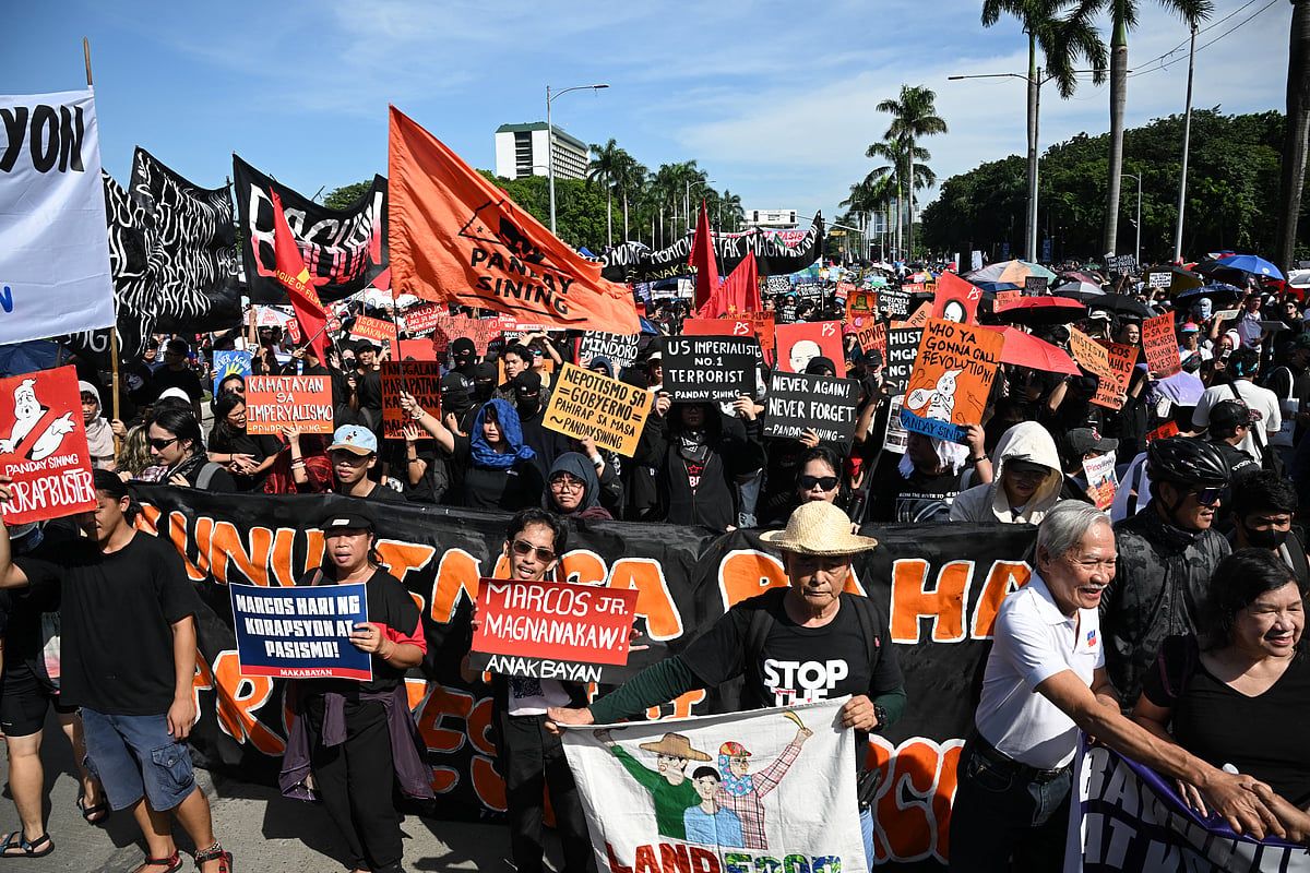 'Gerçekten Utanç Verici': Binlerce Filipinli Sel Kontrol Dolandırıcılığını Protesto Etmek için Manila'da Toplandı