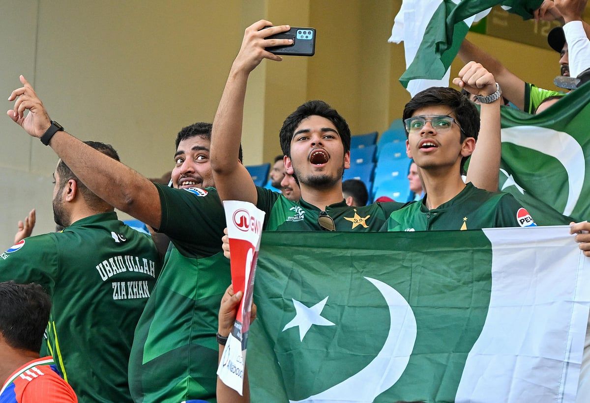 Hindistan - Pakistan Asya Kupası: Taraftarlar Sel Basarken Dubai Stadyumu Patladı