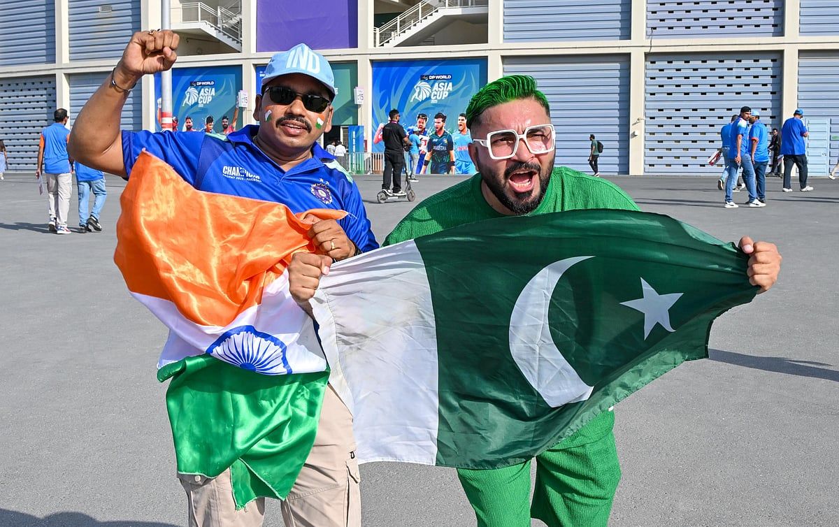Hindistan - Pakistan Asya Kupası: Taraftarlar Sıcağa Rağmen Dubai Stadyumu'na Akın Etti, Boykot Çağrıları