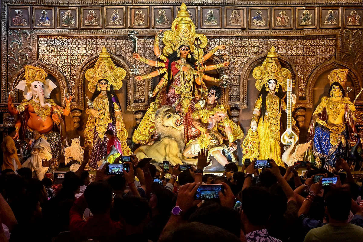 Hindistan'ın İlahi Tasarımları Durga Puja Festivali'nde Aı ile Birleşiyor