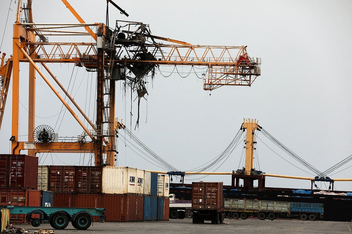 İsrail, Yemen'in Hodeidah Limanının Tahliyesini Emretti, Yaklaşan Saldırı Konusunda Uyardı