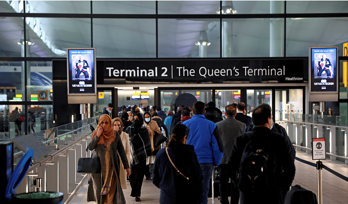Londra'daki Heathrow Havaalanı, Acil Servisler 'Olaya' Yanıt Verirken Terminali Kapattı