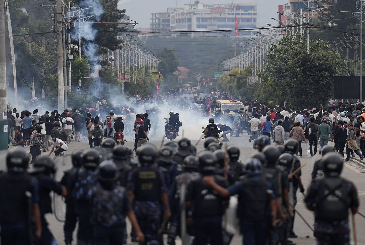 Nepal'de 'Z Kuşağı' Protestoları: Sosyal Medya Yasağı Nedeniyle 19 Kişi Öldü