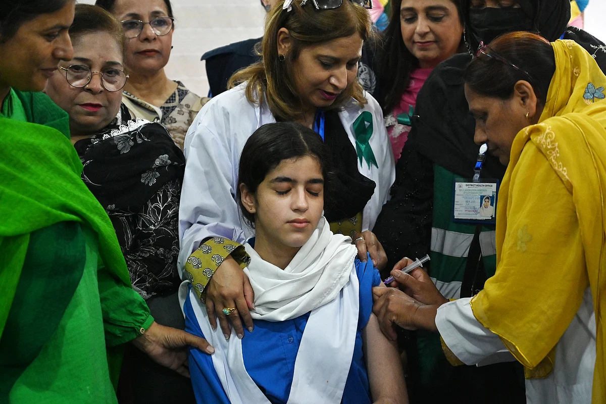Pakistanlı Ebeveynler Kısırlık Korkuları Nedeniyle Hpv Aşısını Reddetti
