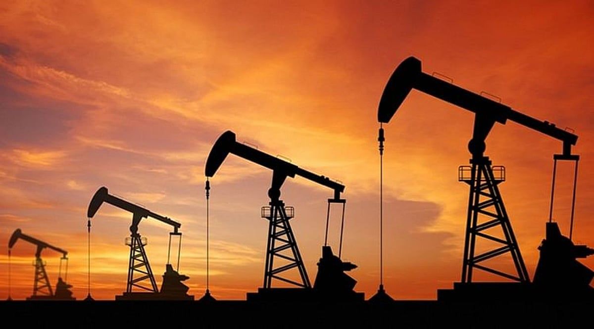 Petrol, Artan Üretim Rusya'nın Arz Kesintilerini Dengelediği için Dar Aralıkta Kalıyor