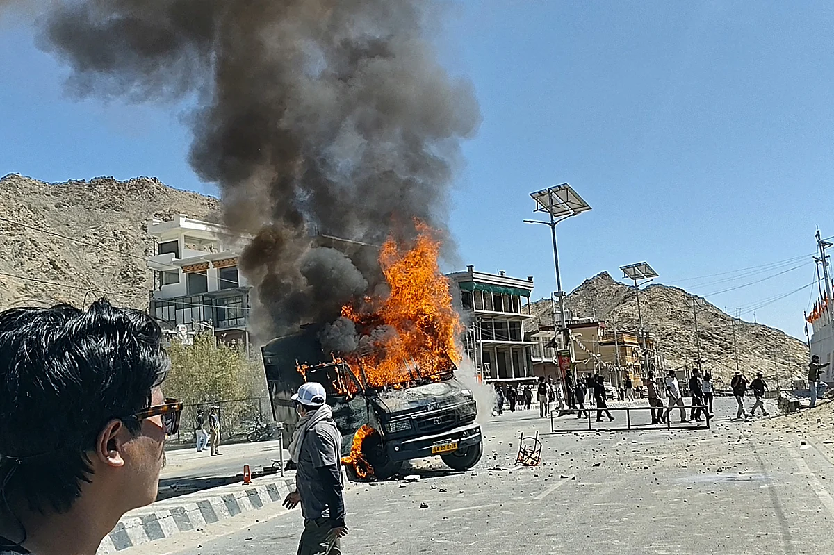 Polis, Hindistan'daki Ladakh Özerklik Protestolarında Beş Kişinin Öldüğünü Söyledi