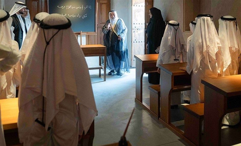 Şarja Hükümdarının Okulunun içinde: Bir Şiir Ayeti Şeyh Sultan'ın Öğretmenini Nasıl Etkiledi?
