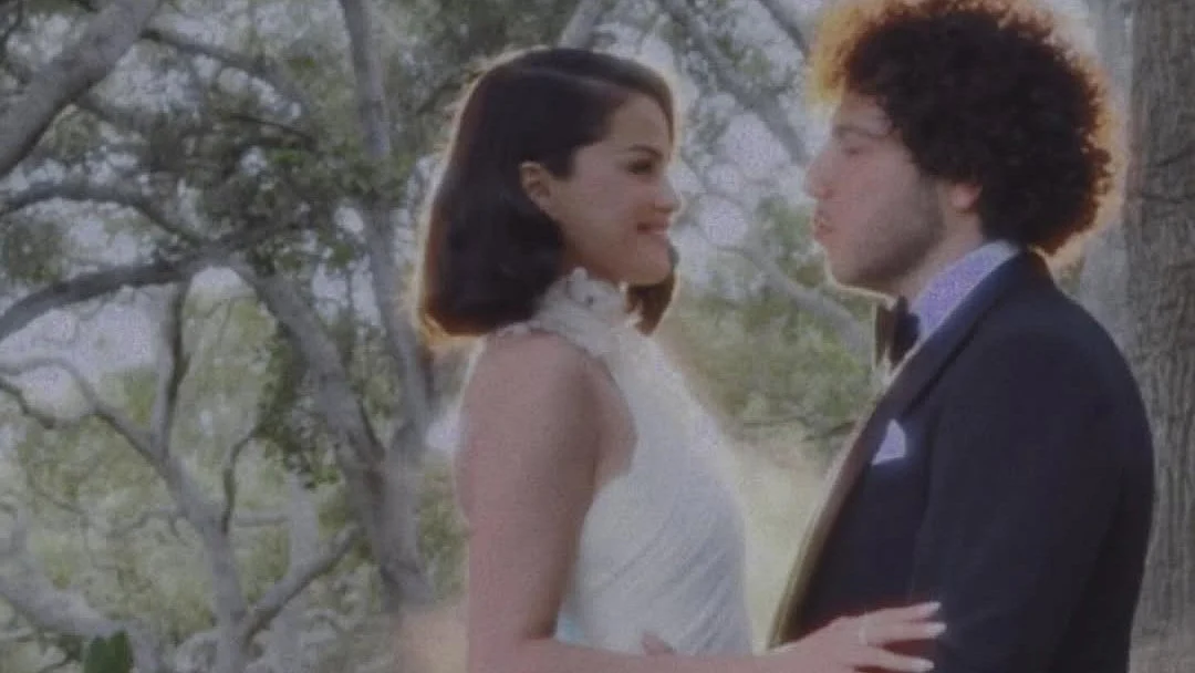 Selena Gomez, Benny Blanco Rüya Gibi Bir Kaliforniya Düğününde Evleniyor