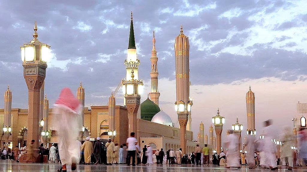 Suudi Arabistan: Peygamber Camii Yakınında Yüksek Sesle Patlama Duyuldu; Sakinler Spekülasyondan Kaçınmaya Çağırdı